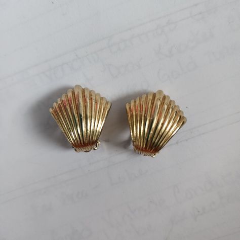 Vintage Givenchy Jewelry, Givenchy Jewelry, Vintage Givenchy, Givenchy Paris, Shell Design, New Paris, Vintage Glamour, Clip Earrings, Unique Charms