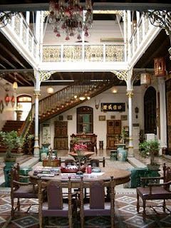 Quintessential Baba Nyonya Architecture in South East Asia. #nyonya #baba #asia #architecture Malay Traditional House Interior, Peranakan Architecture, Baba Nyonya, Singapore Architecture, Malacca Malaysia, Travel Singapore, Indochine Style, Marguerite Duras, Chinese House