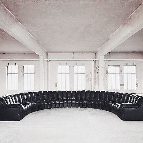 Ds600 Sofa, Vintage Bank, Iconic Furniture, Modern Sofa Sectional, Sectional Sofas, Modern Sectional, Banquette, Interior Design Inspiration, Shenzhen