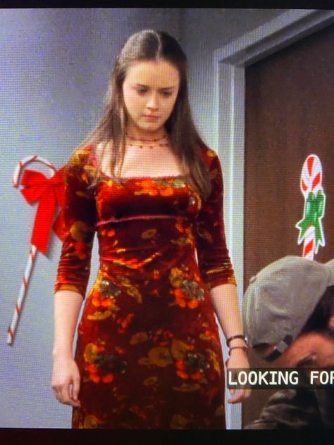 Rory Gilmore Red Dress, Rory Gilmore Formal Dress, Rory Gilmore Dresses, Rory Fits, 90s Formal Dress, Gilmore Style, Gg Outfits, Rory Gilmore Style, Gilmore Girls Outfits