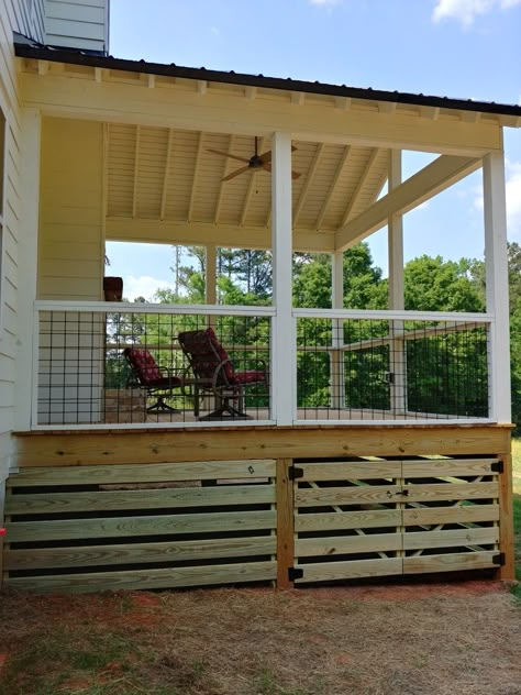 Horizontal deck skirting and double gate House Skirting, Mobile Home Skirting, Deck Skirting, Deck Railing Ideas, Porch Remodel, Railing Ideas, Patio Deck Designs, Mobile Home Porch, Deck Designs Backyard