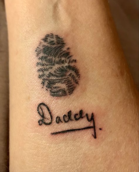 My daddy’s fingerprint and handwriting 💙 Fingerprint Tattoo Ideas Memorial, Small Dad Memorial Tattoo, Thumbprint Tattoo Memory, Memory Of Dad Tattoo, Fingerprint Tattoo Memorial, Fingerprint Tattoo Ideas, Lip Print Tattoos, Tattoos For Dad