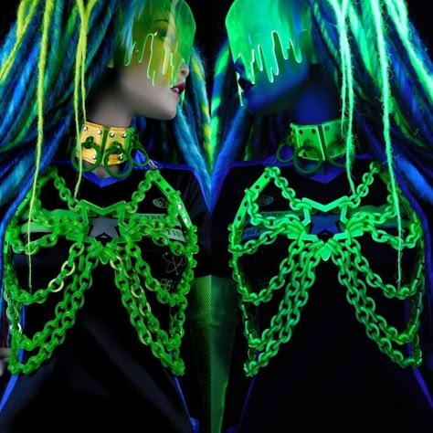 Toxic Green Aesthetic Outfit, Ravecore Outfits, Neon Cyberpunk Outfit, Neon Green Clothes, Cyberpunk Fashion Neon, Star And Moon Nails, Star Harness, Neon Punk Fashion, Blue Rave Outfit