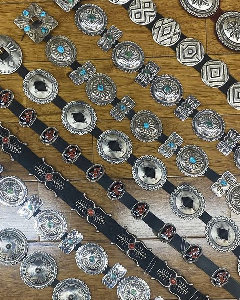 Concho Belt Outfit, Outfits Rock, Navajo Belt, Dark Hippie, Hippie Belt, Concho Belts, Belt Buckles Men's, Hippie Accessories, Boho Rock