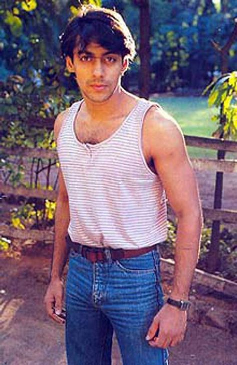 #salmankhan #BollywoodFlashback #vintage #bhai #muvyz090118 @BeingSalmanKhan Salman Khan Old Photos, Salman Khan Young, Salman Khan Wallpapers, Salman Khan Photo, Shaheer Sheikh, Vintage Bollywood, Varun Dhawan, Madhuri Dixit, Handsome Actors