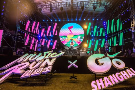 Nike Go Shanghai & QQ Music Concert on Behance Japan Decor, Concert Stage Design, Stage Set Design, Wedding Backdrop Design, Event Stage, Concert Stage, Event Poster Design, Exhibition Booth Design, Exhibition Display