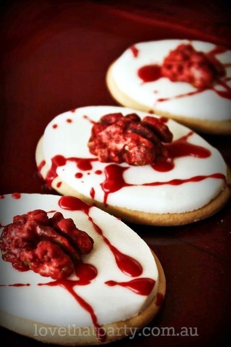 Bone Apple Tea, Biscuits Halloween, Pasteles Halloween, Diy Halloween Treats, Dulces Halloween, Spooky Food, Halloween Fest, Cookie Tutorials, Perfect Cookie