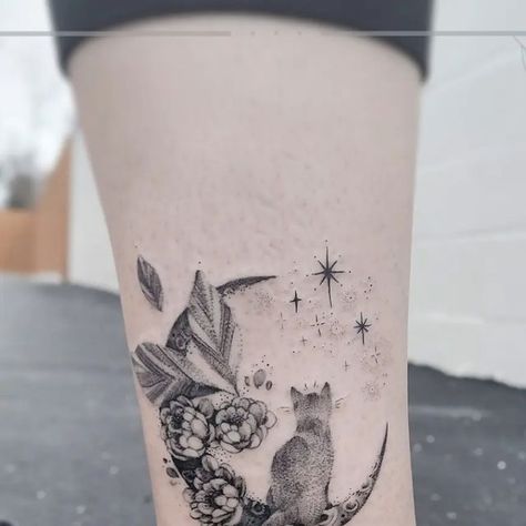 Ｈａｎｎａｈ Ｂｌａｃｋｂｕｒｎ on Instagram: "Cat on da moon 🌙   #tattoo #tattooinspo #tattooinspiration #tattooidea #annarbortattoo #annarbortattooartist #michigantattoo #michigantattooartist #cattattoo #moontattoo" Dog Moon Tattoo, Cat Moon Tattoo, Michigan Tattoos, Cat Moon, Cat Tattoo, Moon Tattoo, Tattoo Artists, Tattoo Ideas, Michigan