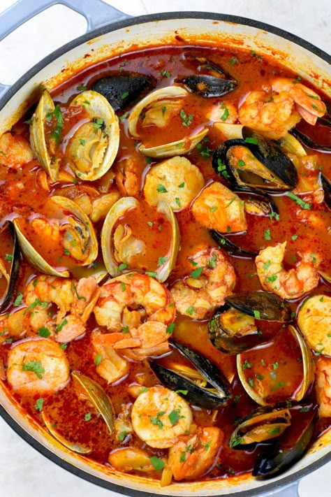 Large pot of cioppino. Cioppino Recipe Easy, Seven Fishes Recipes, Seafood Cioppino, Soup Recipes Homemade, Cioppino Recipe, Chicken Soup Recipes Homemade, Seafood Stew Recipes, Fish Stew Recipes, Seafood Soup Recipes