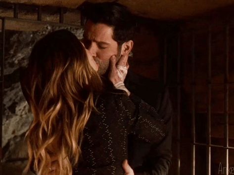 Nightclub Names, Lucifer Gif, Ayyy Lmao, Chloe Decker, Tom Ellis Lucifer, Lauren German, Lucifer Morningstar, Tom Ellis, Couple Photography Poses