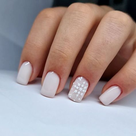 Dana Katy Nails on Instagram: "#nails #milkywhite #milkywhitenails #winter #winternails #snowflake #whitenails #white #short" White Winter Short Nails, Short Snowflake Nails Simple, Short Snow Nails, Pretty Winter Nails Classy White, White Snowflake Nails Short, Cute Christmas Nails Short Square, White Short Christmas Nails, Milky White Nails Christmas, Snow Nails Short