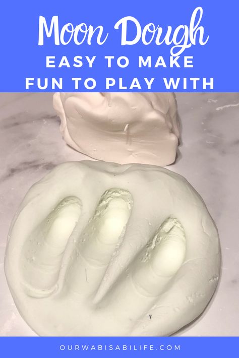 Looking for a play dough recipe that is no cook? This moon dough recipe is a homemade play dough recipe made with only 2 ingredients, conditioner, and cornstarch, and is silky soft. #craft #crafts #playdoh #playdough #moondough Play Dough Recipe With Alum, Crafts With Cornstarch, Fluffy Play Dough Recipe, Moon Dough With Flour, Soft Dough Recipe, Moon Dough Recipe Flour, Homemade Playdough Recipe No Cook, Cloud Dough Without Conditioner, No Cook Play Dough Recipes