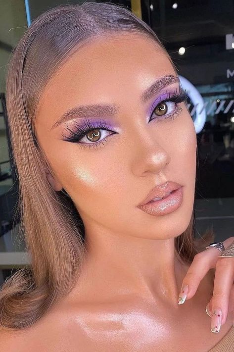 Makeup Purple Eyeshadow Looks, Lilac Eyeshadow, Green Eyeshadow Look, Purple Makeup Looks, Purple Eyeliner, Pink Eyeshadow Look, Blue Eyeshadow Looks, Purple Smokey Eye, Yellow Eyeshadow