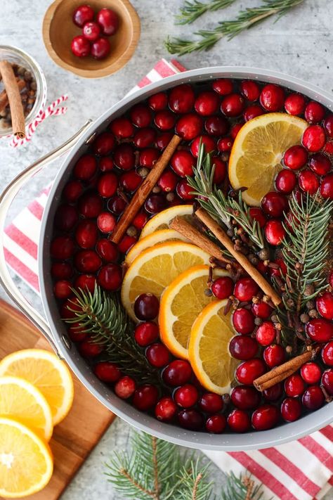 Make your home smell like the holidays with this easy and simple stovetop simmer pot. We like to use orange slices, cranberries, rosemary, pine branches, cinnamon sticks, allspice berries, whole cloves, and nutmeg for a wonderful holiday fragrance. This Christmas Simmer Pot or Potpourri, when brought to low simmer in a large pot, gives off the most beautiful aroma for all of your holiday and winter gatherings. Christmas Simmer Pot, Home Smell Like Christmas, Cinnamon Sticks Christmas, Smell Like Christmas, Simmer Pot Recipes, How To Make You, Simmering Potpourri, Potpourri Recipes, Simmer Pot