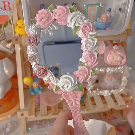 Decoden Charms, Leo Midheaven, Barbie Cookies, Decoden Ideas, Decoden Diy, Fake Cakes, Cream Glue, Decoden Phone Case, Clay Magnets