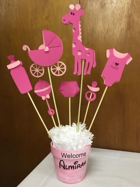 Centro de mesa Adornos Baby Shower, Ideas Para Baby Shower, Baby Shower Souvenirs, Diy Baby Shower Decorations, Baby Shower Deco, Baby Shower Crafts, Unisex Baby Shower, Diy Bebe, Boy Baby Shower Ideas