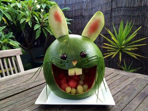 Easter Bunny Fruit Carving, Easter Watermelon Carving, Watermelon Carving Ideas, Watermelon Bunny, Watermelon Carving Easy, Watermelon Ideas, Carved Watermelon, Easter Fruit, Fruits Decoration