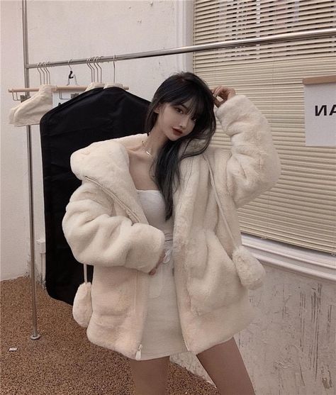 Hoodie Outfit Korean, Fluffy Jacket Outfit, Faux Fur Hoodie, Outfit Korean, Fluffy Jacket, Fur Hood Coat, Fur Hoodie, Cardigan Crop Top, Winter Girls