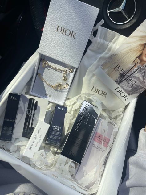 Dior Ambassador, Dior Gift, Dior Girl, Dior Aesthetic, Charm Holder, Sleeves Designs For Dresses, Dream House Rooms, Dior Beauty, Gift With Purchase