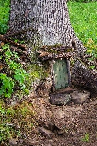 Fairy House Ideas Tree Stump, Gnome House Doors, Flower Pot Fairy House, Faerie Garden Ideas, Natural Fairy Houses, Whimsical Outdoor Decor, Diy Fairy Doors For Tree, Diy Backyard Ideas On A Budget Easy, Tree Stump Fairy House Diy