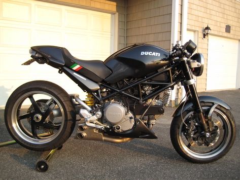 Ducati Monster 400, Ducati Monster 750, Ducati Monster 620, Ducati Monster 600, Ducati Monster 1000, Ducati Monster S2r, Ducati Desmo, Ducati Cafe Racer, Moto Ducati