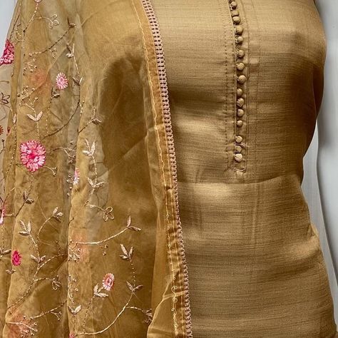 Chudithar Material TOP - Jute silk BOTTOM - Cotton DUPPATTA - Overganza work Kalamkari Kurti, Simple Kurti, Silk Kurti, Simple Kurti Designs, Silk Bottoms, Churidar, Kurti Designs, Saree, Silk