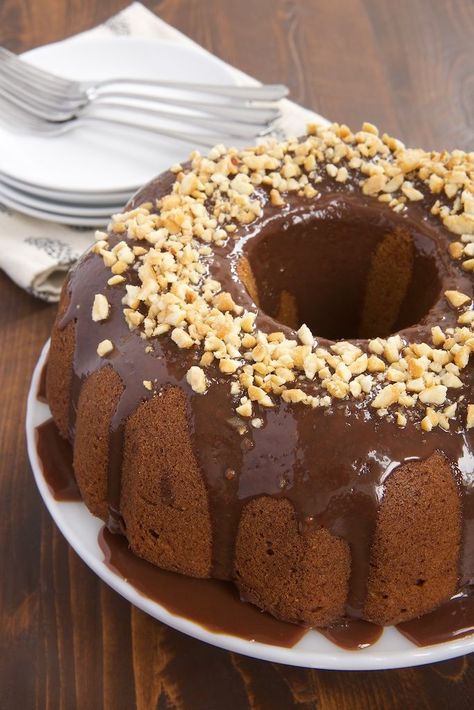 Peanut butter and chocolate really shine in this simple Peanut Butter Bundt Cake with Milk Chocolate Ganache! - Bake or Break Nescafe Cake, Peanut Butter Bundt Cake, Butter Bundt Cake, Cake With Chocolate Ganache, Fun Thanksgiving Desserts, Milk Chocolate Ganache, Peanut Butter Desserts, Bundt Cakes Recipes, Peanut Butter Recipes