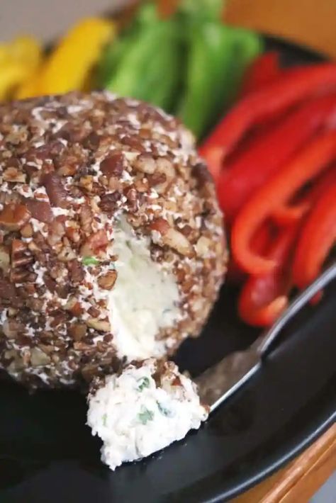 Cheese Ball With Blue Cheese, Blue Cheese Ball Recipe, Blue Cheese Ball, Date Recipe, Blue Cheese Recipes, Cheese Ball Recipe, Cheese Ball Recipes, Classic Party, Bleu Cheese