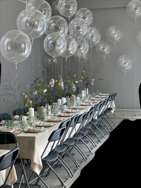 Balloons Over Table, Clear Balloon Decor, Balloons On Table Decor, Bubble Balloons Ideas, Birthday Venue Ideas, Restaurant Party Decorations, Celebration Decoration Ideas, Simple Party Decor, Diy Halloween Party Decor