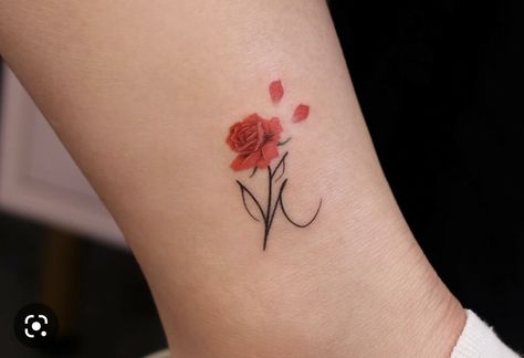 Mix of letter K and a rose K Tattoo Ideas, Letter K Tattoo, Tatoo Rose, Letter S Tattoo, Cute Tattoos On Wrist, Best Couple Tattoos, Simple Arm Tattoos, Petit Tattoo, M Tattoos