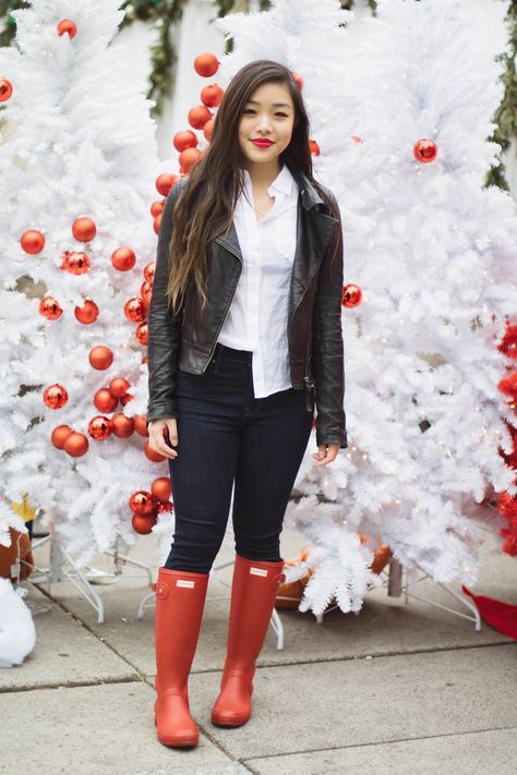 Styling red Hunter boots for the winter weather | how to style red rain boots | cold weather outfit ideas | winter style inspiration | Diary of a Toronto Girl, a Canadian lifestyle blog Red Rain Boots Outfit, Rain Boots Outfit, Hunter Boots Black, Affordable Winter Outfits, Red Hunter Boots, Hunter Boots Outfit, Red Rain Boots, Red Hunter, Fall Fashion Coats