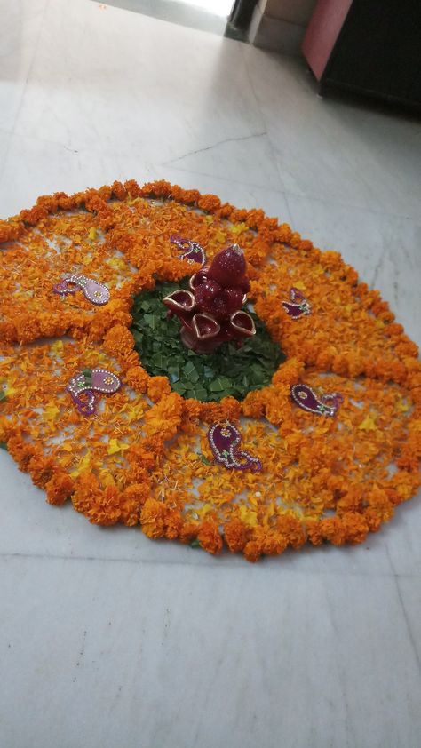 Rangoli completely made up of marigold flowers with ashoka plant leaves in the center. It is the minimalist and unique way to create your rangoli for the attraction. You can add more flowers. Rangoli Idea, Marigold Flowers, Rangoli Ideas, Diwali Decoration, Flower Rangoli, Marigold Flower, Diwali Decorations, The Minimalist, Festival Decorations