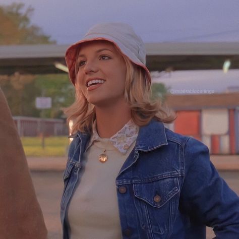 i watched crossroads the other day and i must say it wasn’t that bad! i’m convinced all those people who hated it hate fun or is a man (this was clearly a movie for the girlies ofc you wouldn’t get it) britney was super adorable and i loved hearing her songs and you can tell she had a lot of fun filming it 🎀🫧🤍 Crossroads Movie, Joe Dirt, Steven Seagal, Britney Jean, Van Damme, 90s Movies, Batman Beyond, The Best Films, Chuck Norris