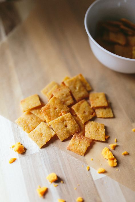 Sourdough “Cheez It’ Copycat (the easy version) – The Messy Homemaker Cheez Its, Recipe Using Sourdough Starter, Sourdough Starter Discard Recipe, Homemade Sourdough Bread, Sourdough Starter Recipe, Sourdough Discard, Sourdough Baking, Cracker Recipes, Cheez It