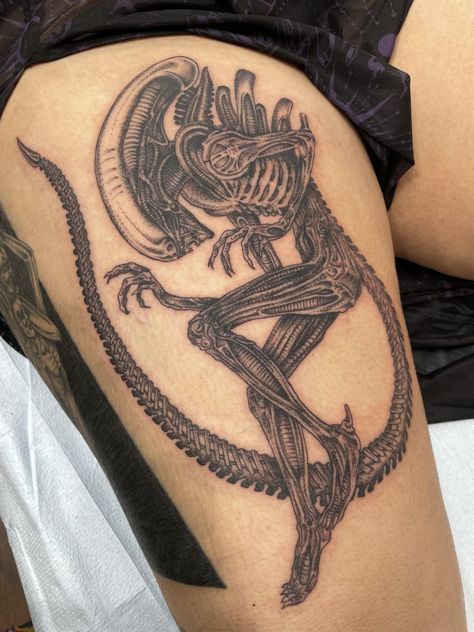 Alien Movie Tattoo Xenomorph, Avp Tattoo, Alien Movie Tattoo, Alien Xenomorph Tattoo, Riverside Tattoo, Alien Tattoo Xenomorph, Xenomorph Tattoo, Aliens Tattoo, Florida Tattoos