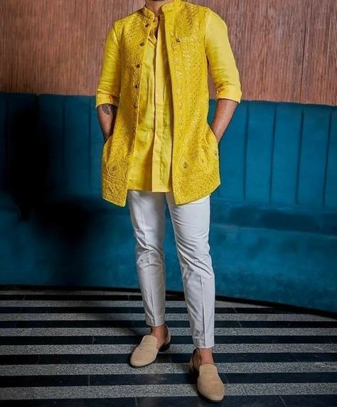 Men’s Reception Outfit Indian, Haldi Dress For Men Groom, Haldi Look For Men, Haldi Mens Outfit, Mehndi Dresses For Boys For Men, Boys Haldi Outfit, Haldi Dress For Men Yellow, Yellow Kurta Men For Haldi, Men Haldi Outfit