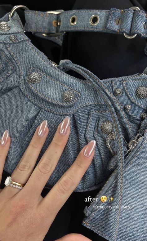 Casual Nails, Her Nails, Pearl Nails, Soft Nails, White Nail, Neutral Nails, Girls Nails, Silver Nails, Minimalist Nails