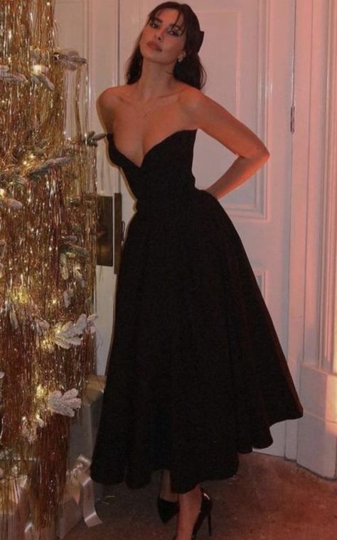 Black Glamorous Dress, House Of Cb Lady Dress, Birthday Outfit Elegant, Elegant Black Party Dress, Christmas Elegant Outfit, Dress Night Party Elegant, Winter Dinner Dress, Wedding Dinner Outfit, Christmas Outfit Elegant