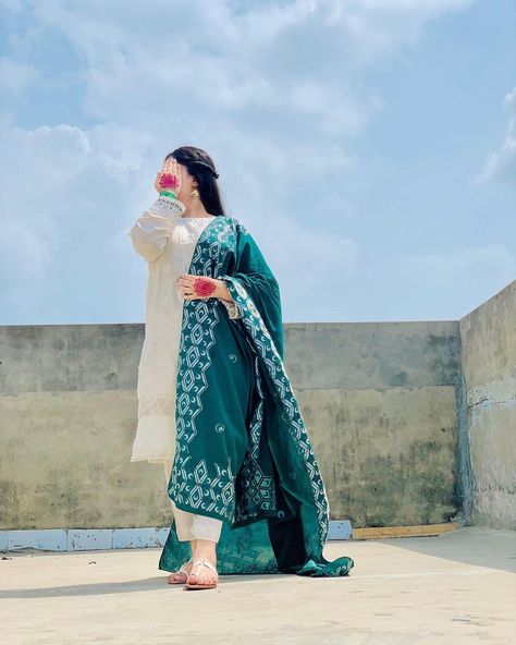 Pakistani Girls Dpz Hidden Face, Pakistani Girls Dpz, Girls Dpz Hidden Face, Pakistani Girls Dps, Dancing Couple Silhouette, Muslim Wedding Photography, Girly Swag, Girls Dps, Celebrity Casual Outfits