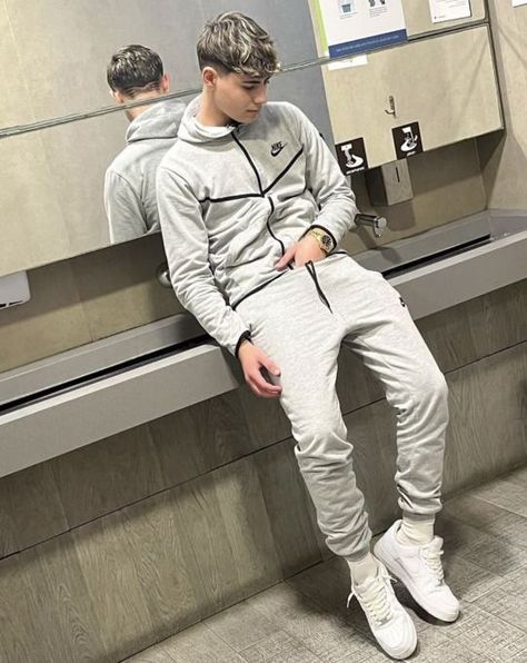 Guys In Grey Sweatpants, Drill Videos, Nike Socks Outfit, Mens Pants Fashion Casual, Bad Boy Style, Grey Sweats, Teen Boy Outfits, Sock Outfits, Cute White Guys