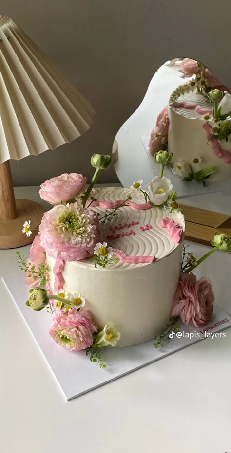 Flowers Cake Design, Fresh Flowers Cake, Flower Cake Design, Peony Cake, Buttercream Cake Designs, Birthday Cakes For Her, Birthday Cake With Flowers, Fresh Flower Cake, Pink Birthday Cakes