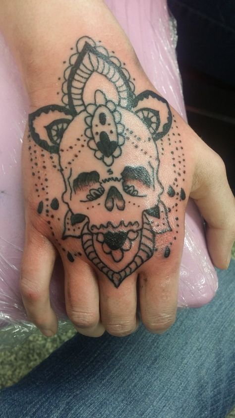 Skull, henna style, hand tattoo, flower, cute, skull flower, henna Henna Skull Designs, Henna Designs Skeleton, Skeleton Henna Tattoo, Henna Tattoo Designs Hand Skeleton, Skull Hand With Flower Tattoo, Hand Tattoo Flower, Henna Skull Hand, Hanna Tattoos, Halloween Henna