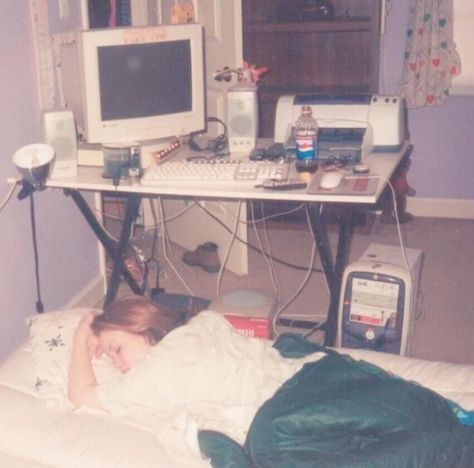 Tumblr 2000s Aesthetic, Computer 90s Aesthetic, Life In The 2000s, 00s Computer Aesthetic, Early 2000s Vibes, 2000 Computer Aesthetic, Early 2000s Core, Early 80s Aesthetic, Y2k Computer Aesthetic