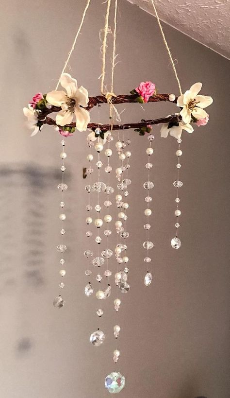 Carillons Diy, Crystal Mobile, Diy Decoracion, Diy Wind Chimes, White Shabby Chic, Diy Upcycling, Diy Christmas Decorations, Dreamcatchers, Dream Catchers