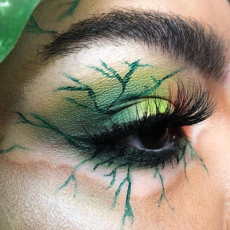 Posion Ivy Make Up Halloween, Earth Witch Makeup, Zombie Makeup Green, Swamp Makeup, Radioactive Makeup, Halloween Makeup Green, Green Halloween Makeup, Poison Makeup, Green Witch Makeup