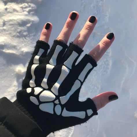 Skeleton Aesthetic Clothes, Finger Less Glove, Skeleton Hand Gloves, Skeleton Gloves Aesthetic, Skeleton Costume Aesthetic, Gloves Skeleton, Realistic Skeleton, Distressed Baggy Jeans, Baggy Jeans Women