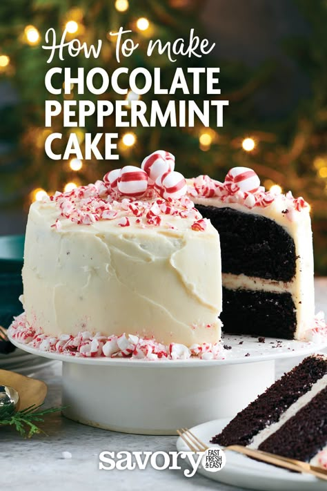 Peppermint Bark Christmas Cake, White Chocolate Christmas Cake, Christmas Peppermint Desserts, Christmas Dessert Cakes, Festive Desserts Christmas, Christmas Cake Flavor Ideas, Christmas Cake Desserts, Christmas Cake Ideas Easy, Peppermint Cake Recipe