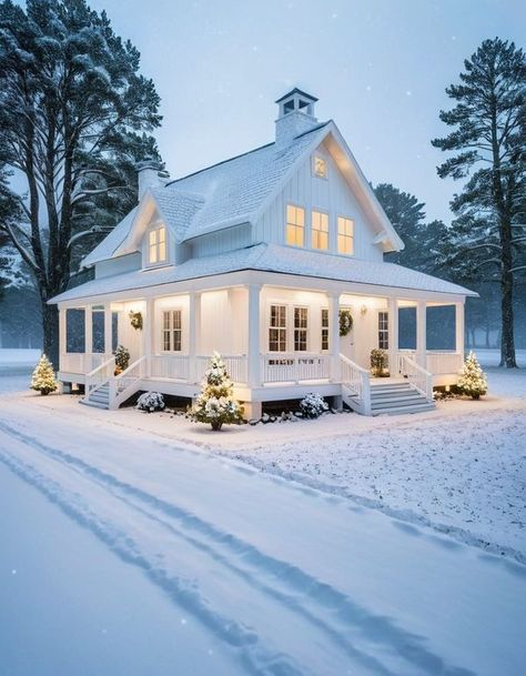 Winter And Christmas Scenery 
🎅❄🎄❄⛄❄🎁 | Very gorgeous! | Facebook Farm Homes, Cottages By The Sea, Winter Farmhouse, Ranch Homes, Winter And Christmas, Dream Life House, Christmas Scenery, Mini Farm, Country Lifestyle