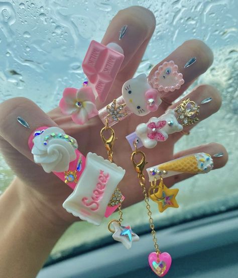 Nail Designs With Gold, Cartoon Nail Art Designs, Cartoon Nail Art, Paznokcie Hello Kitty, Uñas Aesthetic, 2023 Nail, Junk Nails, Nails Art Designs, Classic Characters