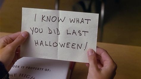 siu on Twitter: "a classic horror scene… " Scary Movie 2000, Scary Movie 2, Horror Scene, Dont Lose Yourself, Last Halloween, Funny Post, Scary Movie, Tv Quotes, Classic Horror